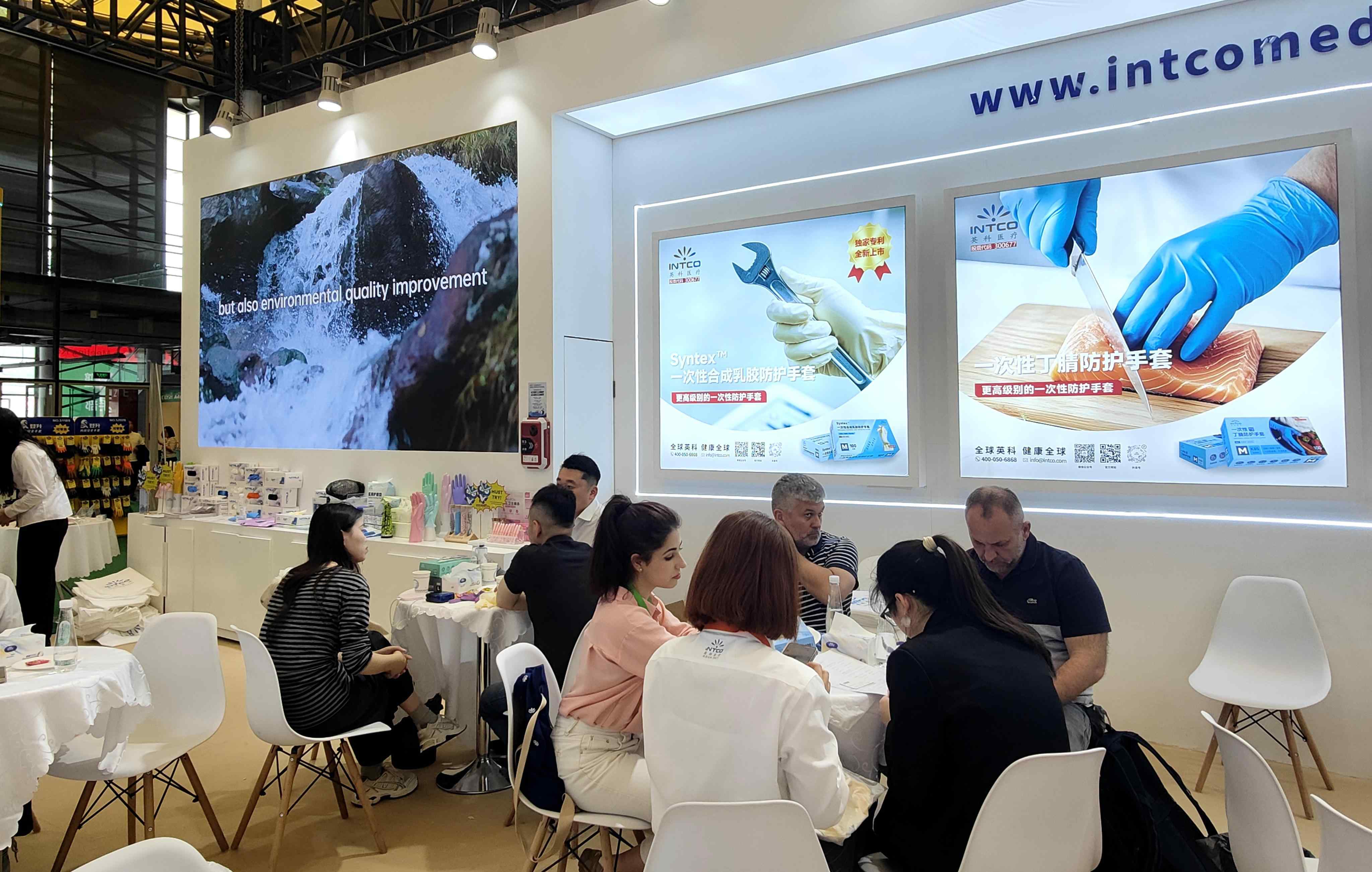 72779太阳集团医疗精心打造了食品餐饮、无尘洁净、实验制药、工业防护四大主题展区